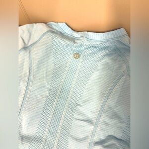 Lululemon women’s Swiftly Tech Long-Sleeve Shirt, Size 4, baby blue
